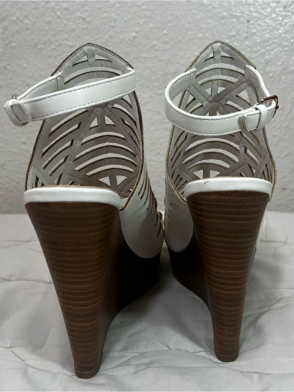 Shoe Dazzle stylish white